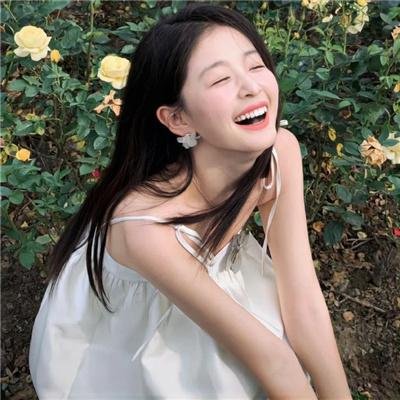 戴脚镣的女孩